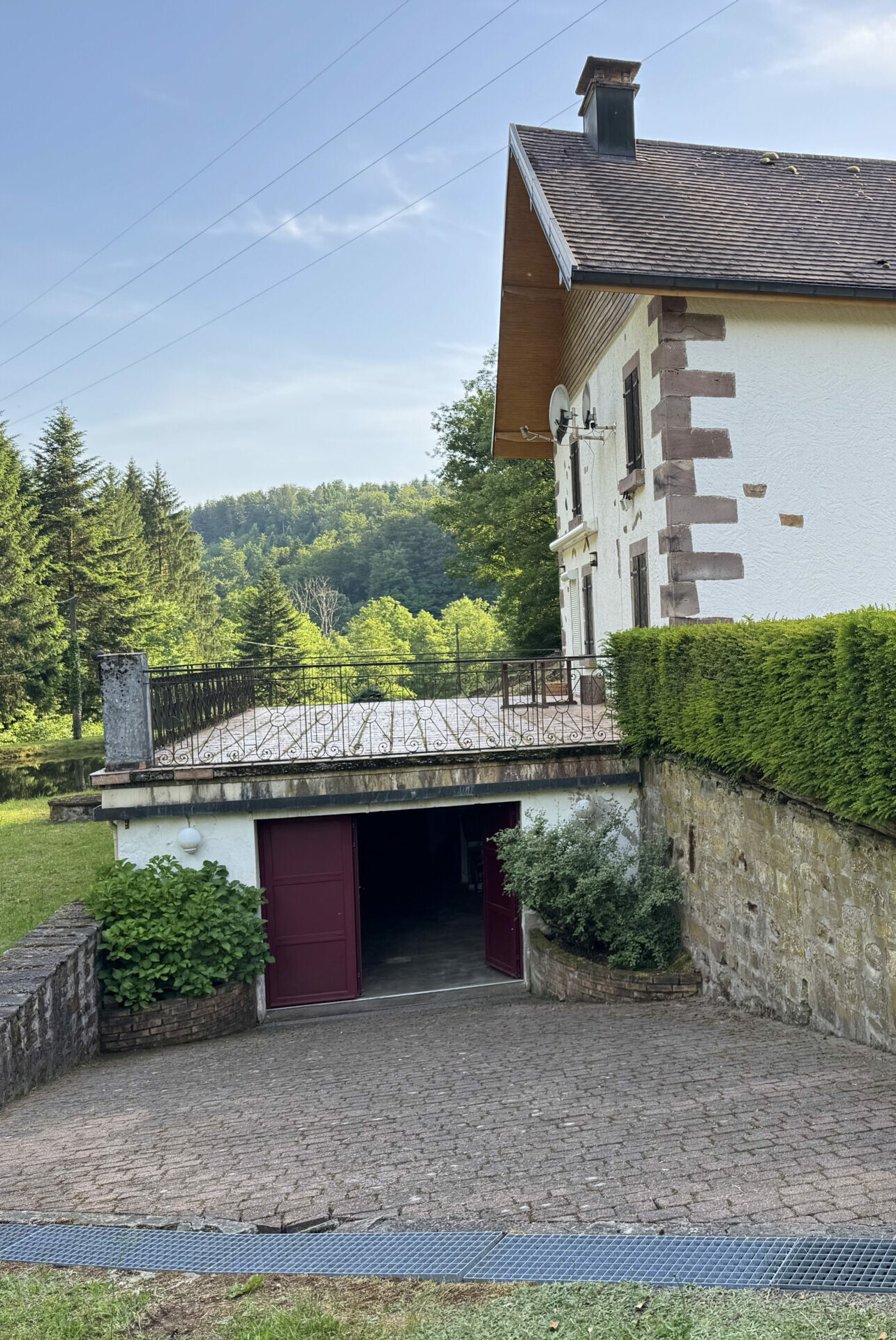 Gîte de Servance, Vosges — terrasse et vue sur la forêt