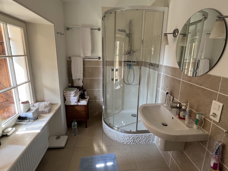 INTERIEUR SALLE DE BAINS CHAMBRE 3 BIS